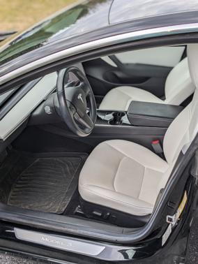 Photo 1 of 14 of 2019 Tesla Model 3 Standard Range Plus